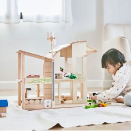 Plan Toys - Grünes Puppenhaus mit Zubehör
